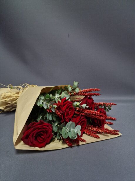 5 Κόκκινα Τριαντάφυλλα με Στάχυα