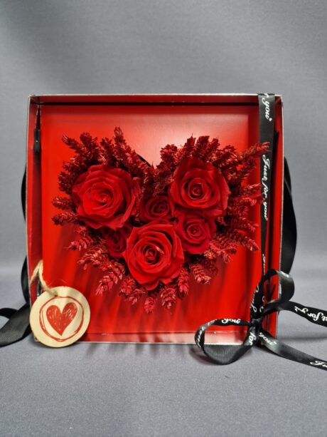FOREVER ROSES ΚΟΚΚΙΝΑ ΤΡΙΑΝΤΑΦΥΛΛΑ ΣΕ ΚΟΥΤΙ ΚΑΡΔΙΑ